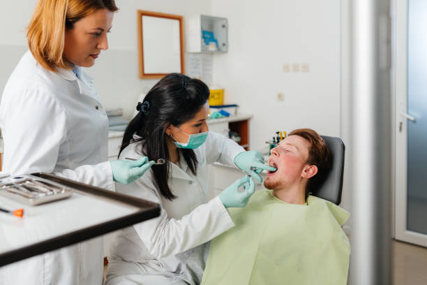 Best Weekend Emergency Dentist in Clton, IN